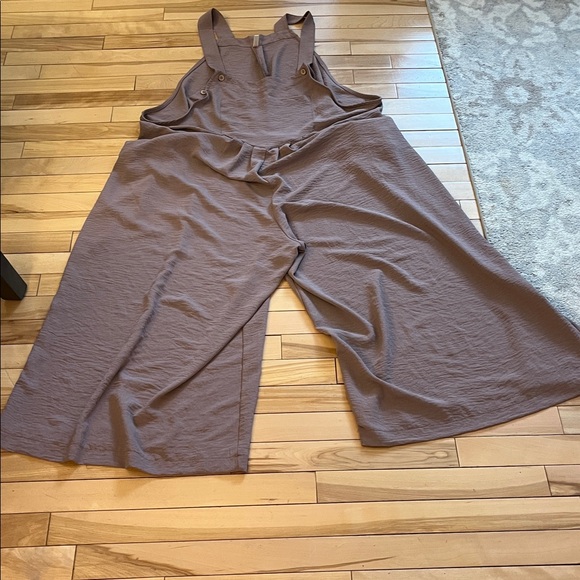 OLRIK Taupe Stretchy Crepe Coulotte Wide Leg Romper Plus Size 3X - Picture 7 of 14